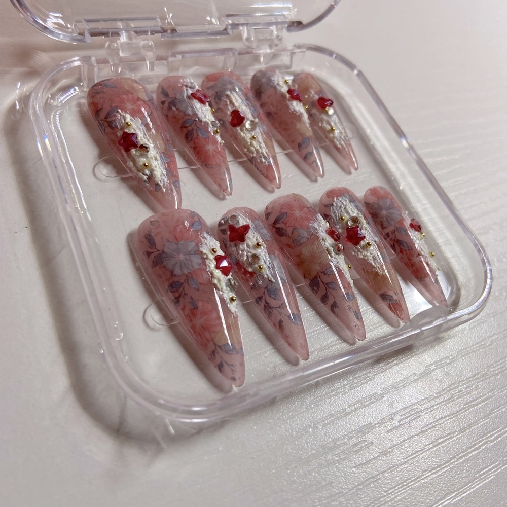 C107 PRESS ON NAILS